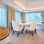 Hilton מלון 4*