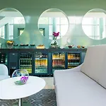 Hilton מלון 4*
