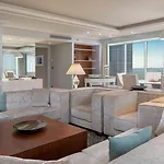 Hilton מלון 4*