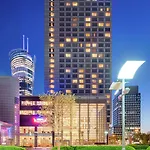 Hilton מלון ורשה