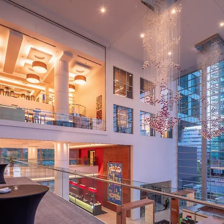 Hilton ホテル 4*