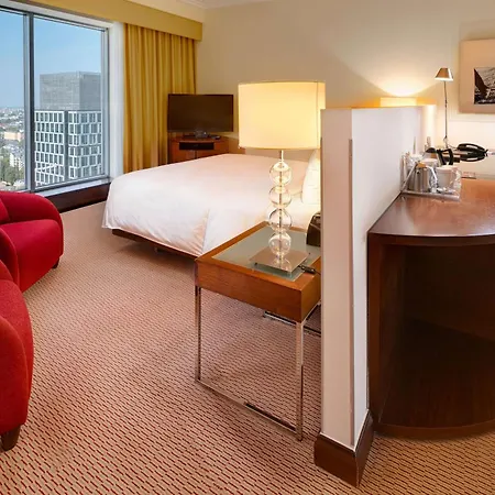 Hilton ホテル 4*